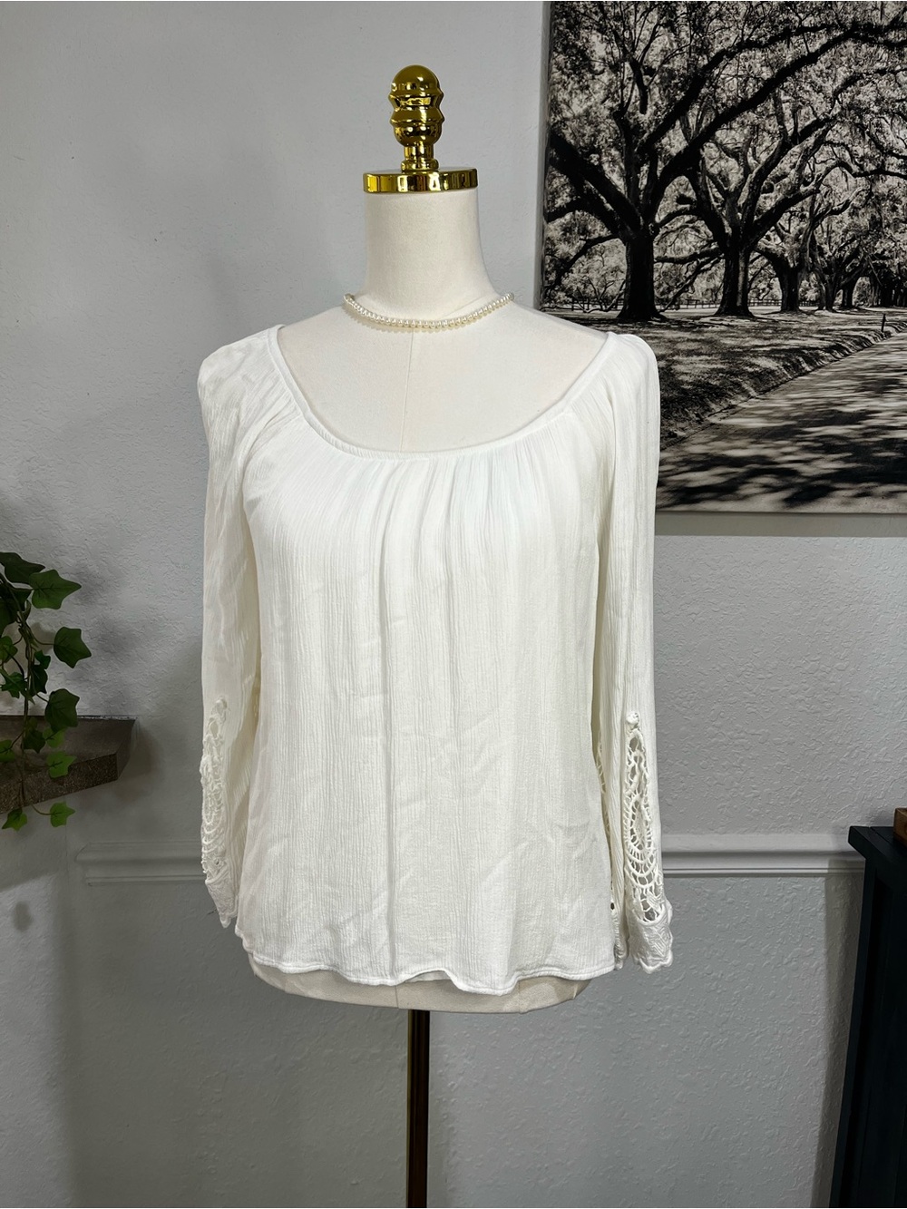 Tart White Scoop-Neck Peasant Blouse